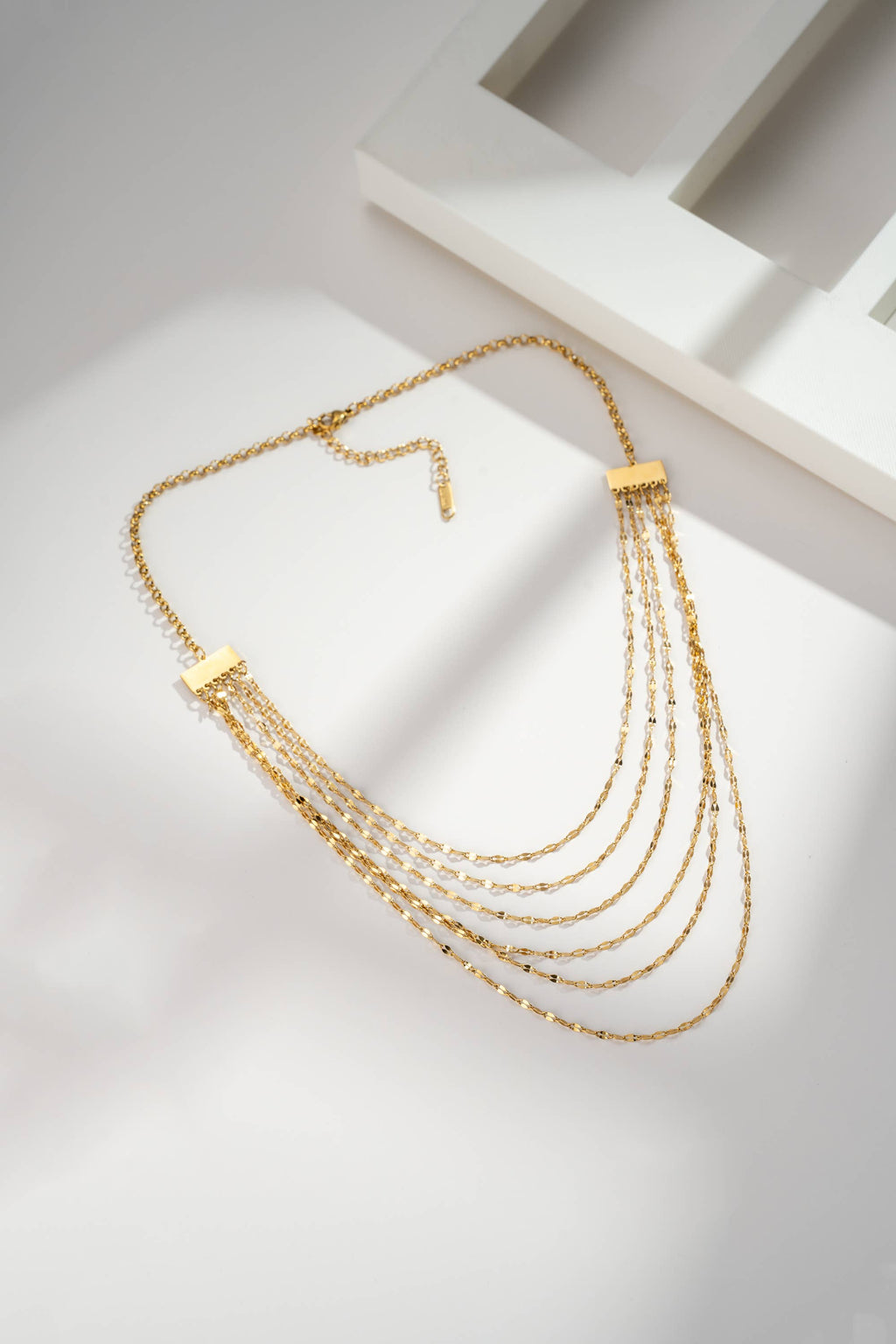 Collier multi-rangs doré en acier inoxydable avec chaînes