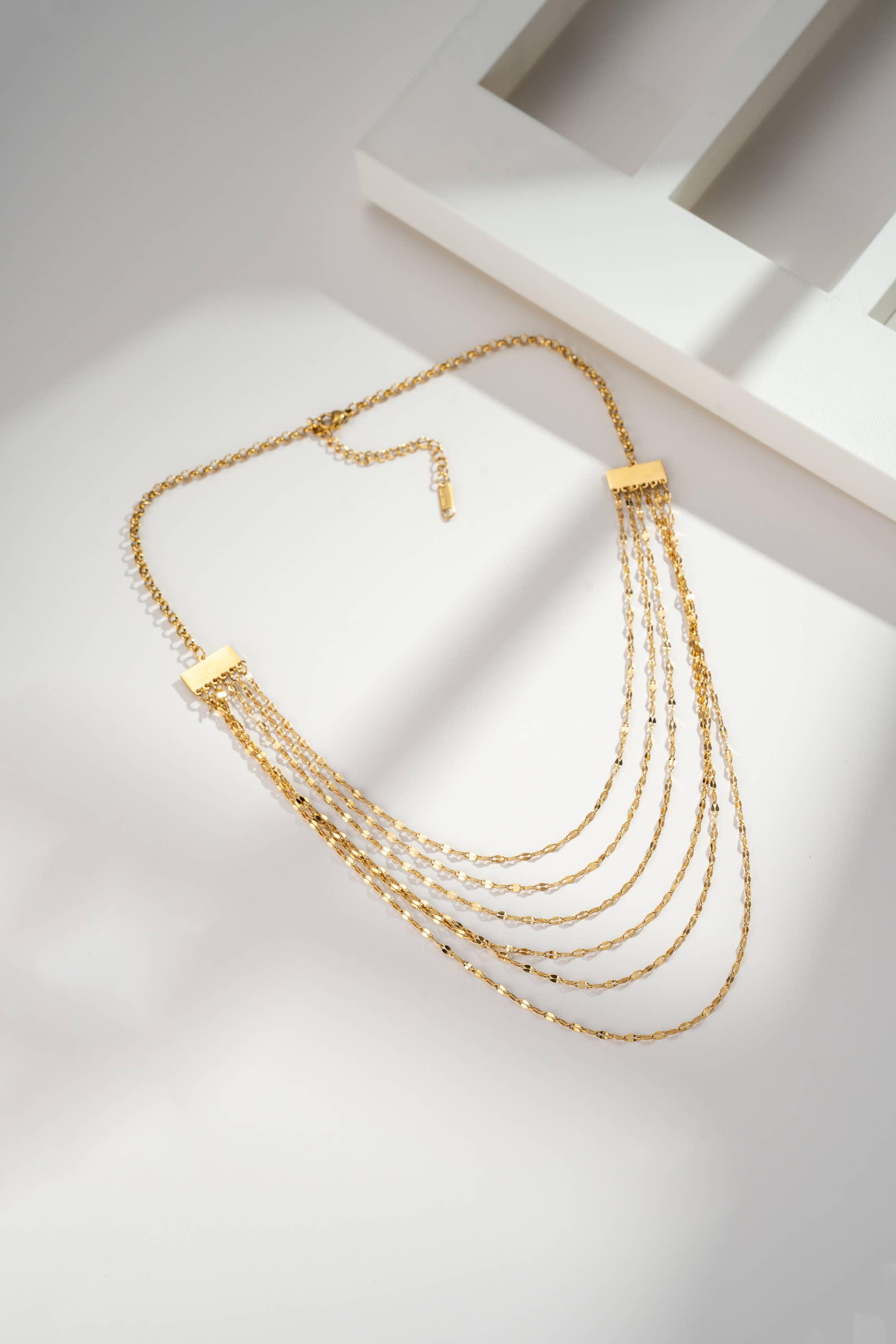 Collier multi-rangs doré en acier inoxydable avec chaînes