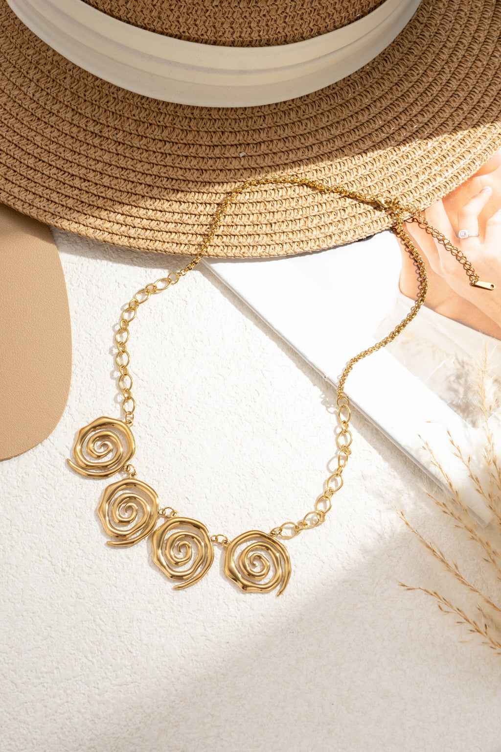 Collier spirales solaires élégantes en acier inoxydable chic
