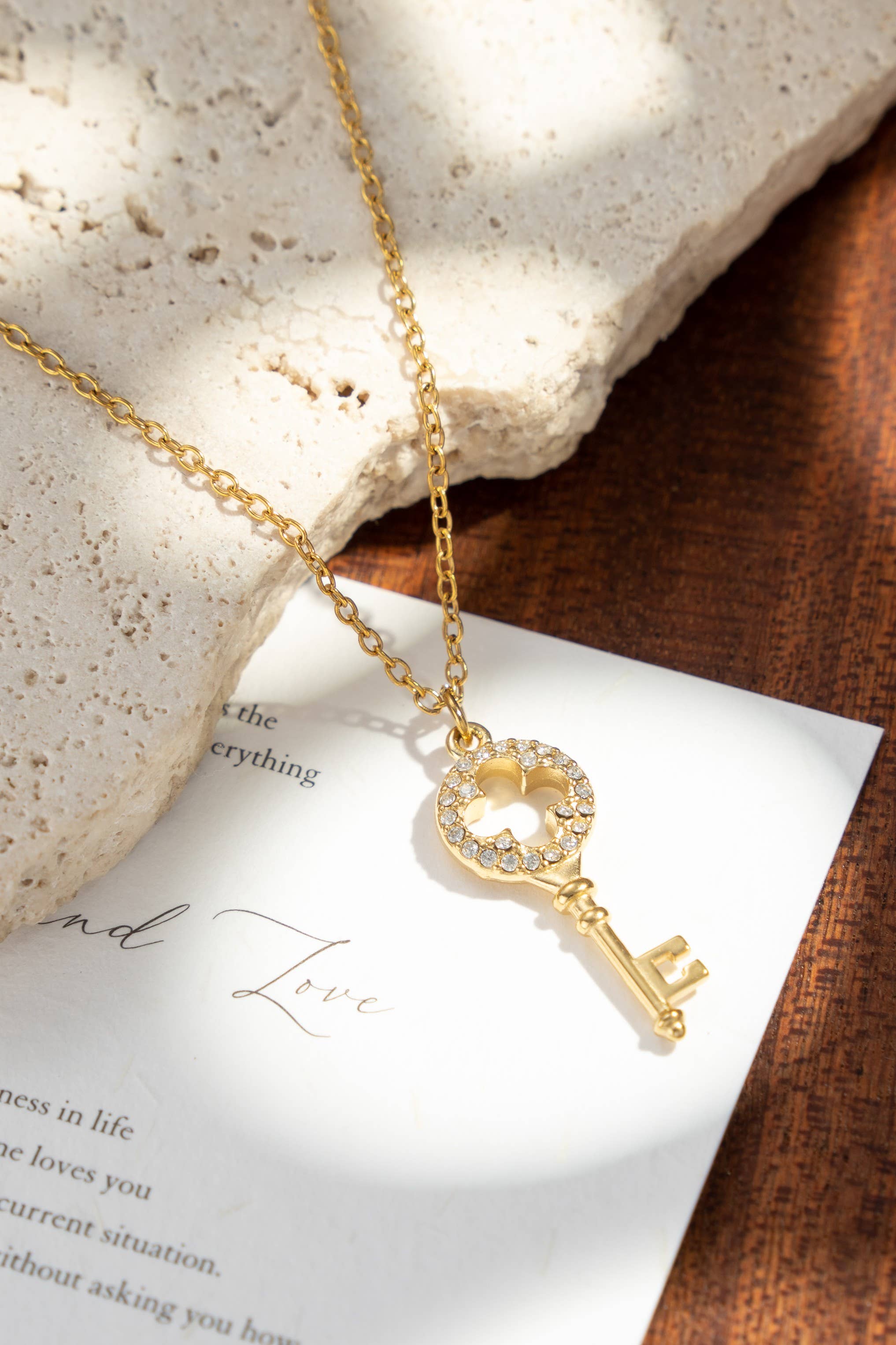 Collier clé doré strass acier inoxydable trèfle ajouré chic