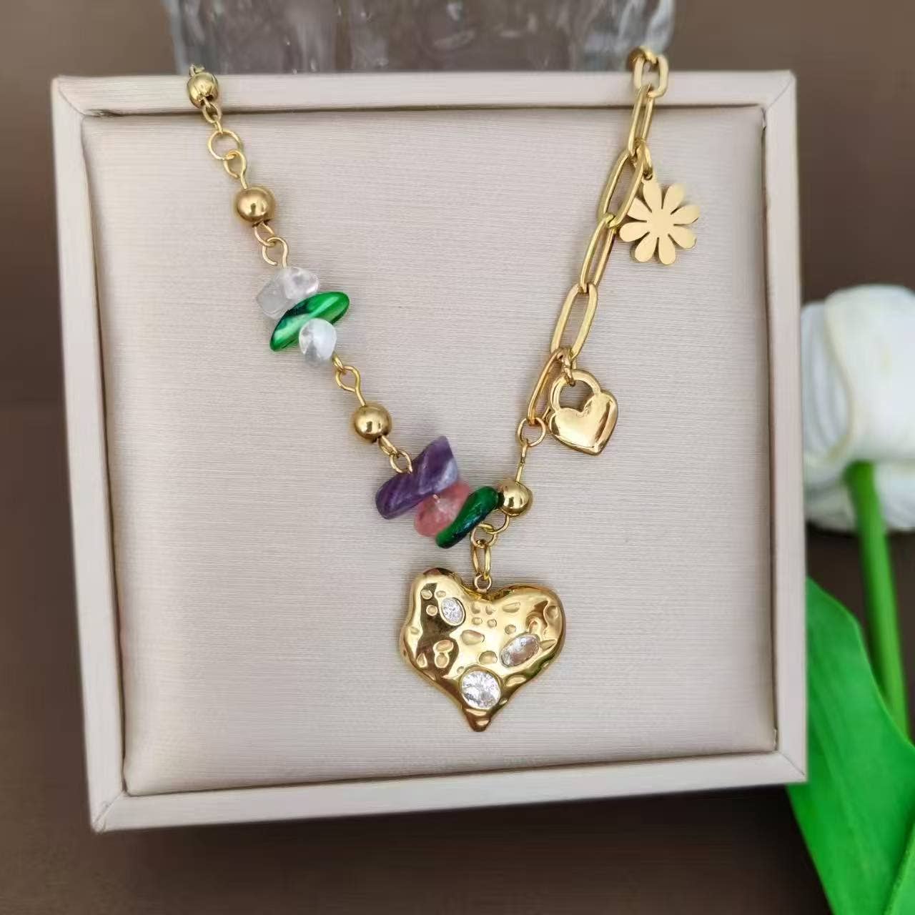 Collier Perle Colorée Pendentif Cœur Sertie Acier Inoxydable