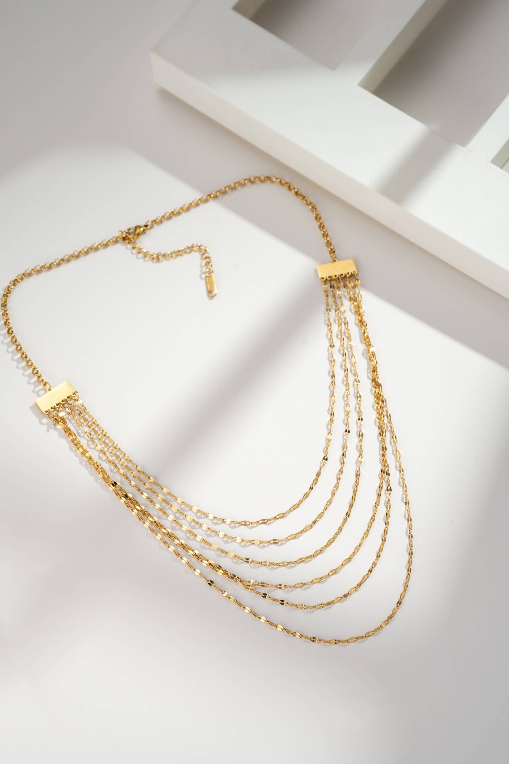 Collier multi-rangs doré en acier inoxydable avec chaînes