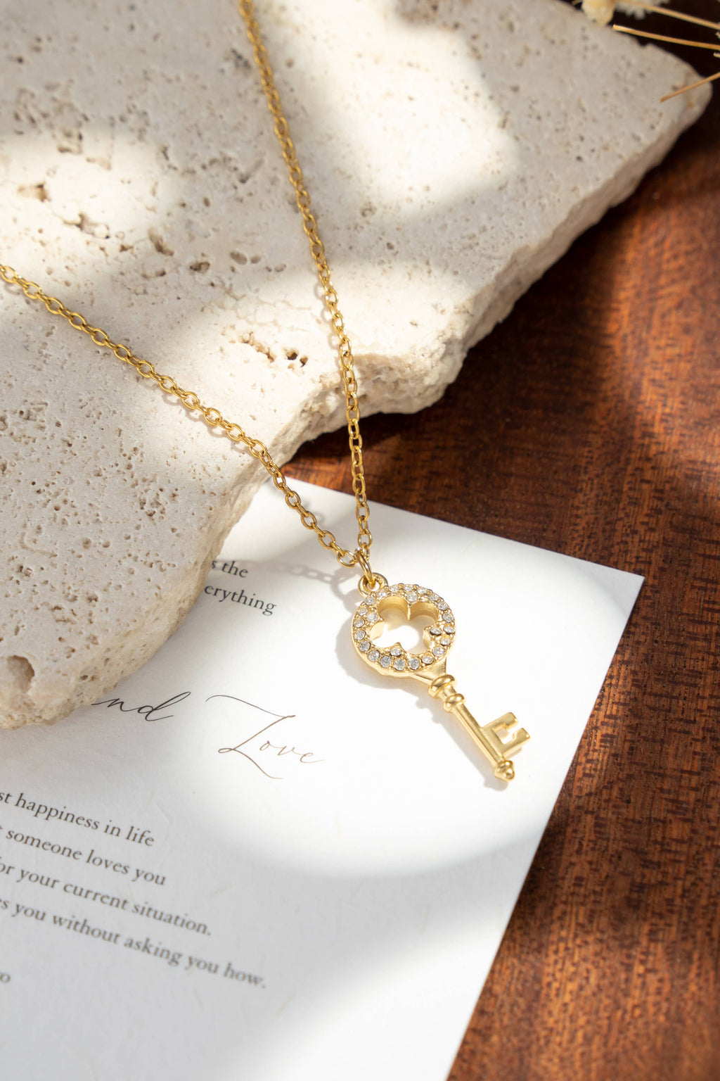 Collier clé doré strass acier inoxydable trèfle ajouré chic