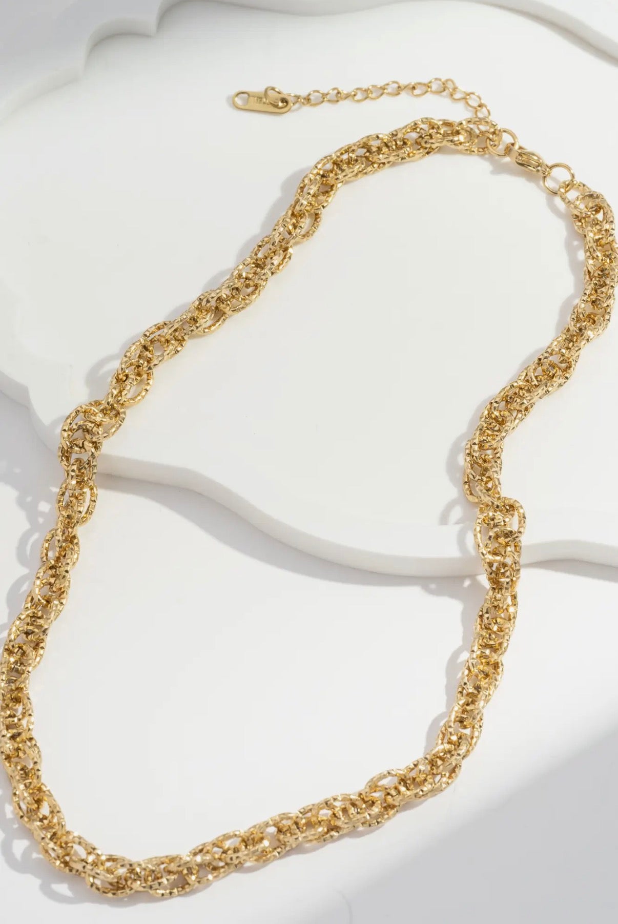 Chaîne Solstice — Collier Torsadé Doré en Acier Inoxydable