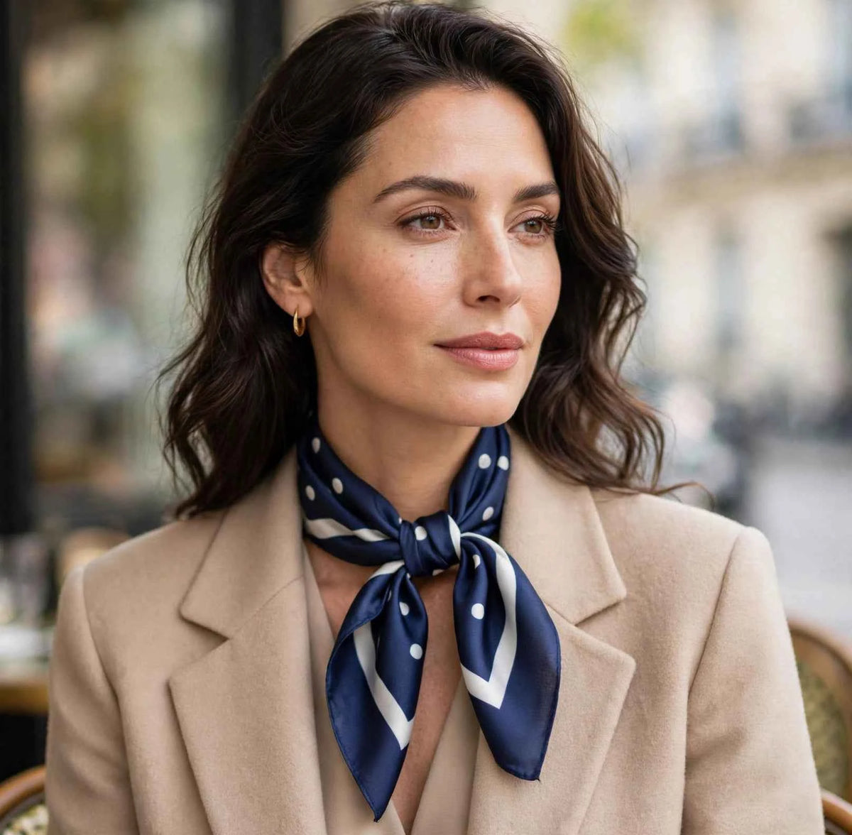Foulard Bleu Marine à petit Pois 70 x 70