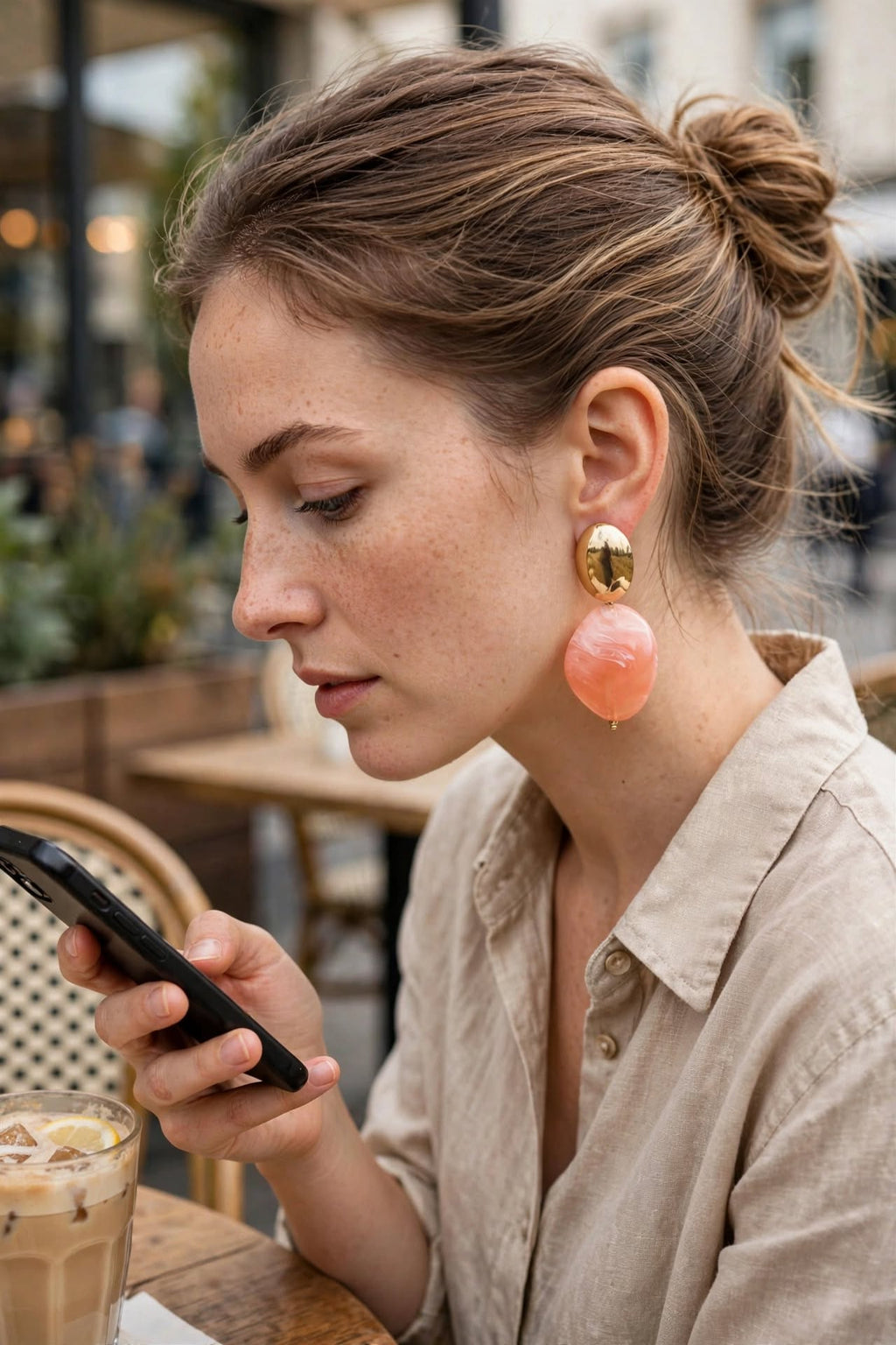 Boucles d’oreilles Rebecca corail - Résine - Acier inoxydable -Doré