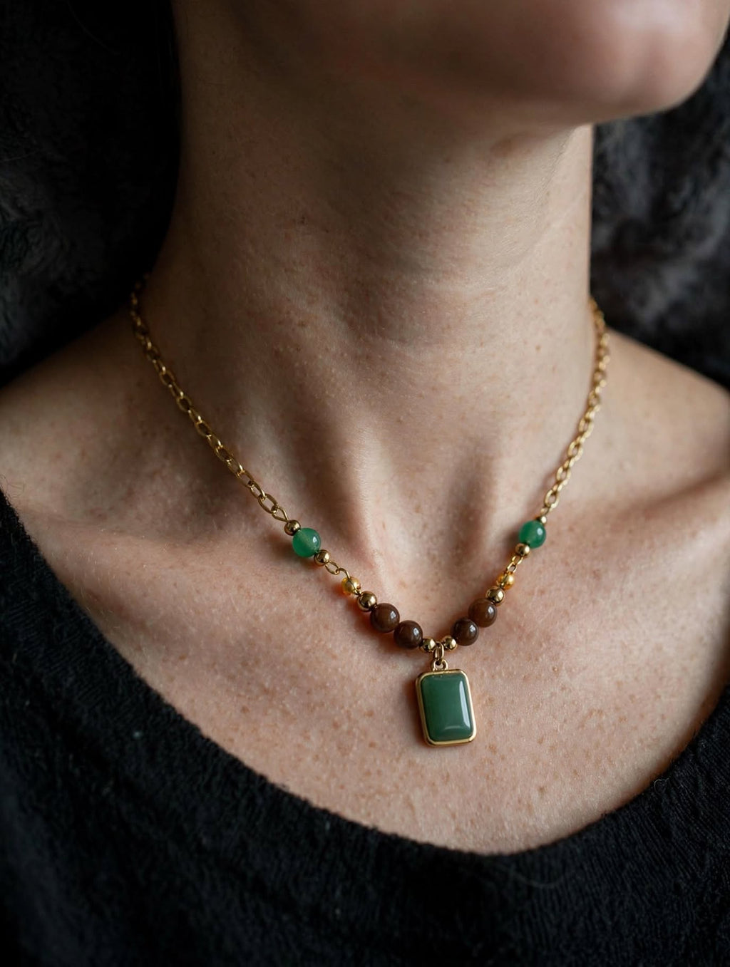 Collier ÉMERAUDE - Pendentif rectangle vert & perles naturelles