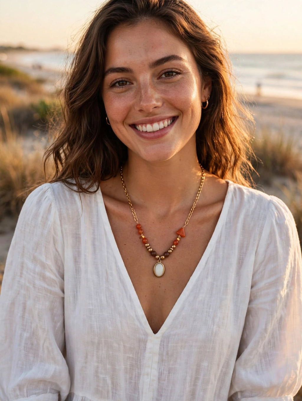 Collier SOL - Perles cornaline orange & pendentif nacre blanche