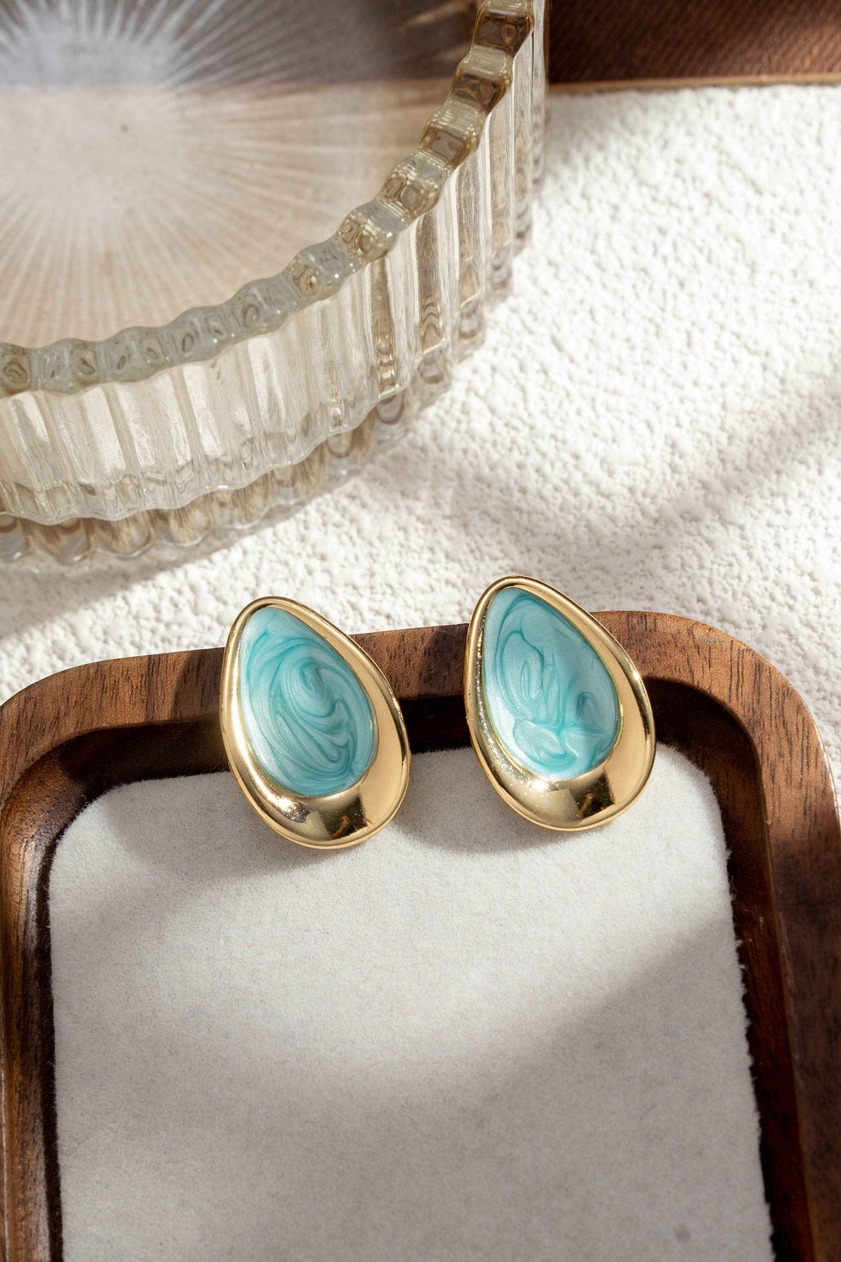 Boucles d’oreilles goutte marbrée multicolore élégantes doré