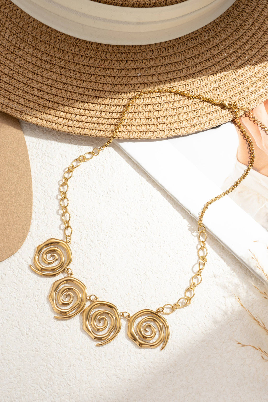 Collier spirales solaires élégantes en acier inoxydable chic