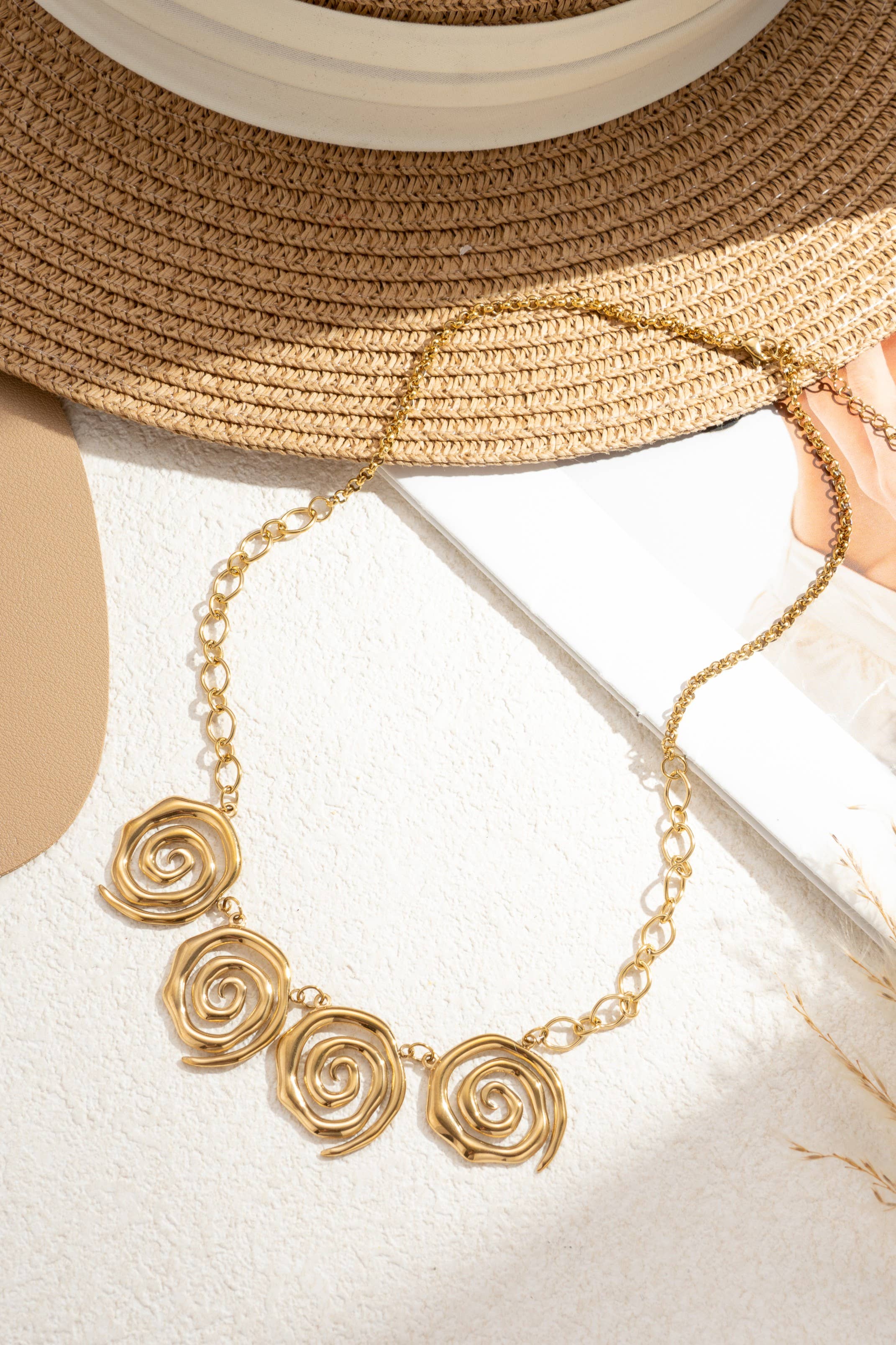 Collier spirales solaires élégantes en acier inoxydable chic